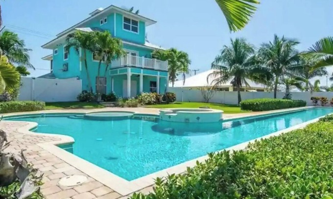 Jensen Beach House | Elegant 4/3 Retreat with Heated Pool & Scenic Water View