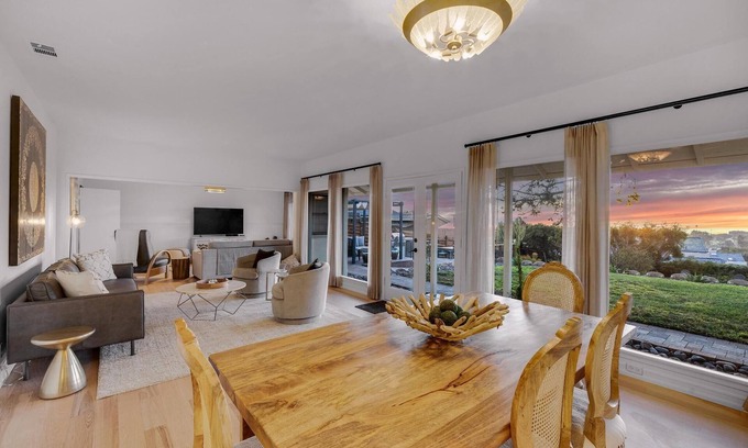 Leucadia House | Beach House Retreat: 4 BD with Ocean Views & Breakfast