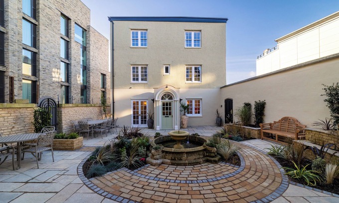 Oxford City Centre House | Stunning 4 bed historic townhouse in Oxfords heart