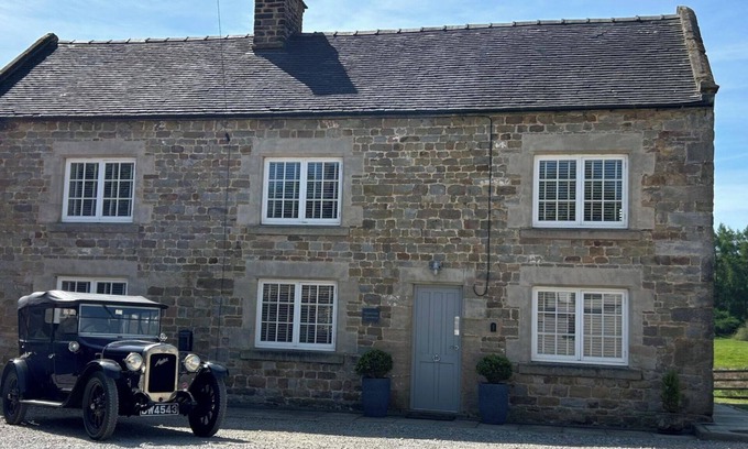 Winkhill House | Stunning 4 Bed Peak Dist Farmhouse Alton Towers