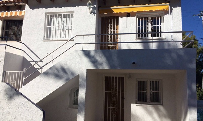 El Albir House | Exceptional 4 Bedroom Holiday Home with Oceanfront Pool