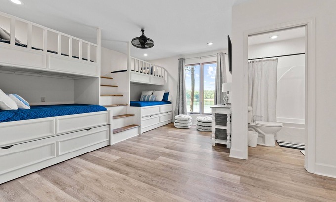 Clinton House | Beautiful 4-Bedroom Lakehouse with Family-Friendly Amenities