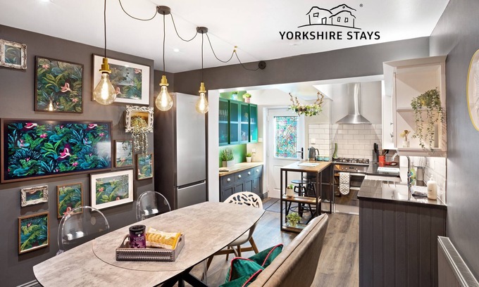 Harrogate City Centre House | Guest Rated 10/10: 4Bed Townhouse near Trendy Kings Quarter