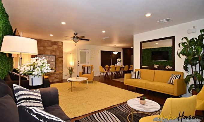 Round Rock House | Ideal 4BR Retreat with Hot Tub in Round Rock