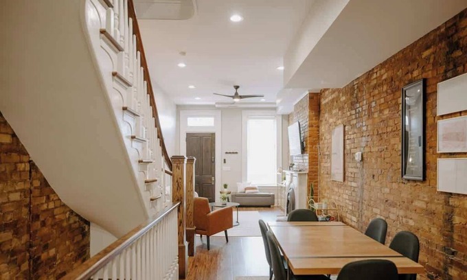 Pendleton House | Stunning 4BR Townhome Rooftop City Views