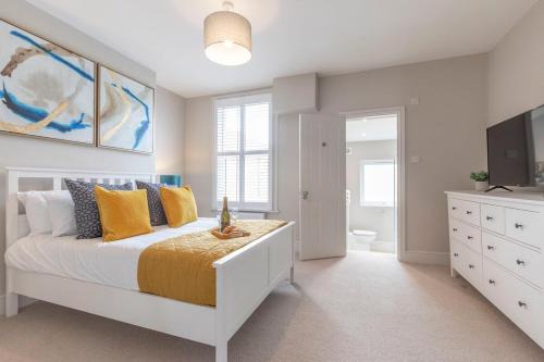Cheltenham House | Pet-Friendly 5 Bed Period Home with High Guest Ratings