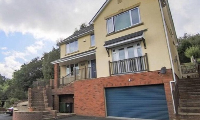 Pontypool House | 5-Bedroom Family Retreat with Breathtaking Ocean Views