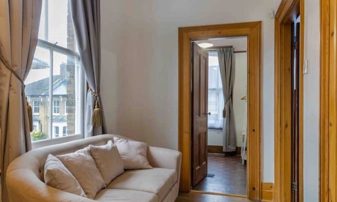 Tottenham Green House | Stunning 5 Bedroom House with Garden and Parking