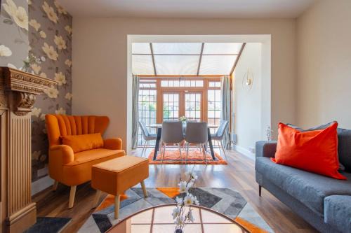 Shirley House | Family-Friendly 5 Bedroom Getaway with Hot Tub in Croydon