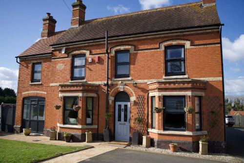 Pershore House | Guest Rated 10/10: Victorian Home with Hot Tub Access