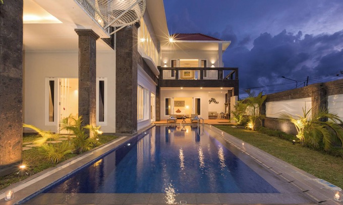 Bukit Villa | Stunning, 5-Bedroom Villa with GWK View in Ungasan