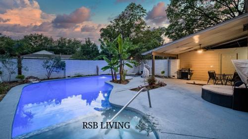 Dallas House | Family-Friendly 5Br Home with Pool & Cinema in Dallas