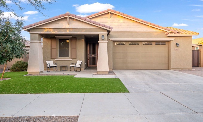 Queen Creek House | Beautiful 5BR Home with Private Heated Pool and Breakfast