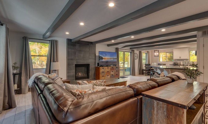 Lower Kingsbury House | Inviting 6 Bedroom Home Near Heavenly & Lake Tahoe