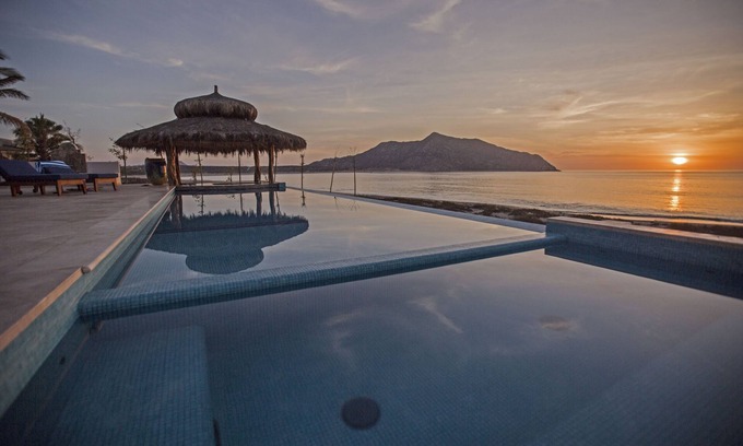 Los Frailes House | Ultimate Oceanfront Retreat with Pool and Spa Amenities