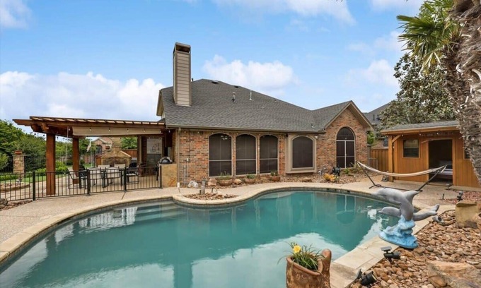 Rowlett House | Ideal 6BR Home with Pool - Perfect for Large Gatherings