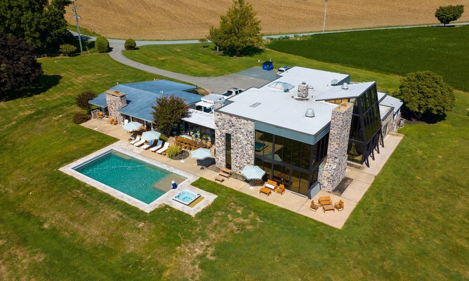 Rock Hall Villa | Exclusive 9-Bedroom Villa on Chesapeake Bay with Pool & Spa