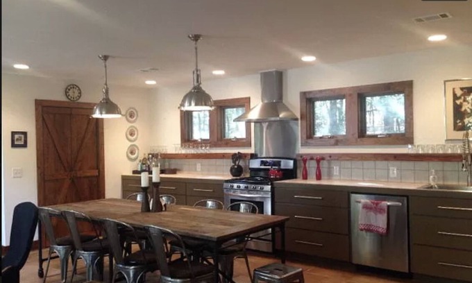 Aiken Cottage | Private Mid-Century Modern Cottage in the Woods - 10/10 Rating