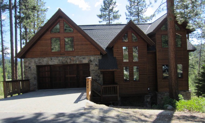 Pioneer Trail House | Elegant Home with Breathtaking Views and Top Amenities