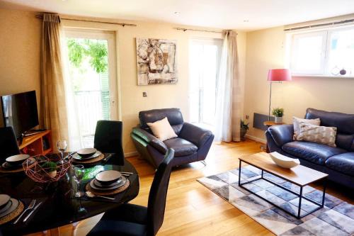 Cambridge Apartment | Convenient Flat near Cambridge Station with Free Parking