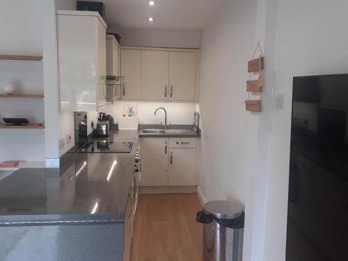 Seaford Apartment | Elegant Apartment in Prime Location for Your Next Getaway