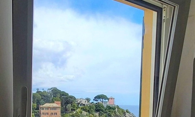 Nervi Apartment | Seaside Apartment in Genova Nervi with Oceanfront Views