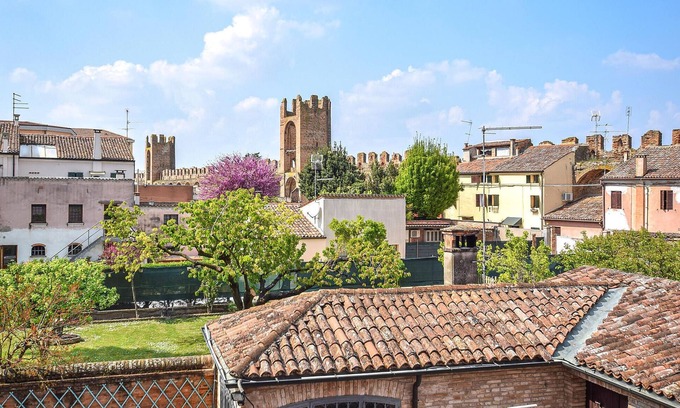 Montagnana Apartment | Cozy Central Apartment with Spa and Breakfast Included