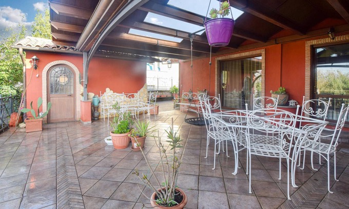 Palestrina Apartment | Comfortable 1 Bedroom Stay in Palestrina with Spa Access