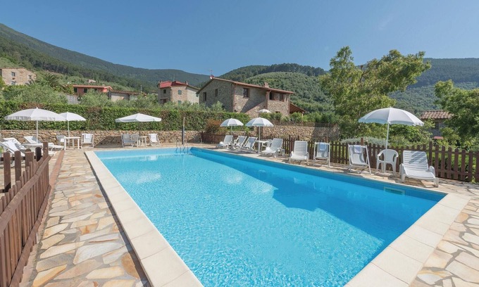 Buti Apartment | Family-Friendly 3 Bedroom Accommodation in Buti with Pool
