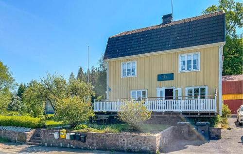Burseryd Apartment | Cozy Apartment in Burseryd with Sauna for Family Fun