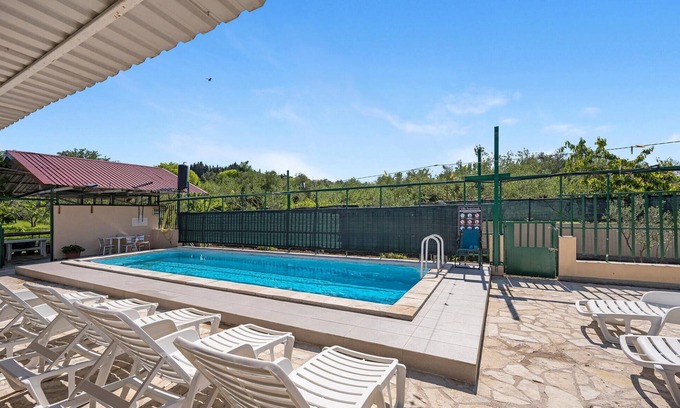 Skradin Apartment | Stunning apartment in Dubravice