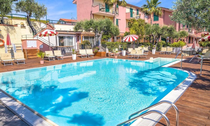 Poggi Apartment | Cozy Vacation Apartment near Beaches with Pool & Ocean View