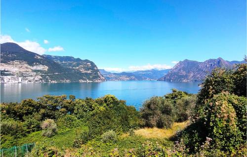 Peschiera Maraglio Apartment | Pet-Friendly Apartment in Monte Isola with Kitchen Amenities