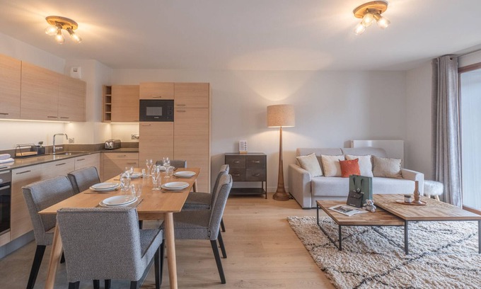 Viel-Alpe Apartment | Family-Friendly Apartment Huez with Spa & Kitchen Amenities