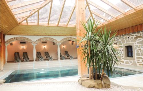Kleinraming Apartment | Elegant 4-Bedroom Apartment in Weistrach with Pool & Wifi