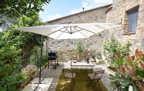 Monticchiello Apartment | Charming Monticchiello Apartment with Free Wi-Fi & Pet-Friendly