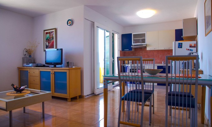 Milna (Brac) Apartment | Idyllic Apartment with Terrace Overlooking the Adriatic Sea