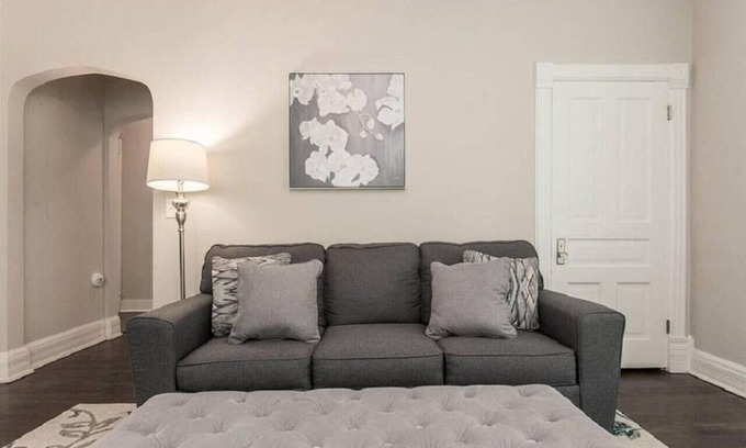 Libertyville Apartment | Modern Downtown Libertyville Apartment with 3 King Beds