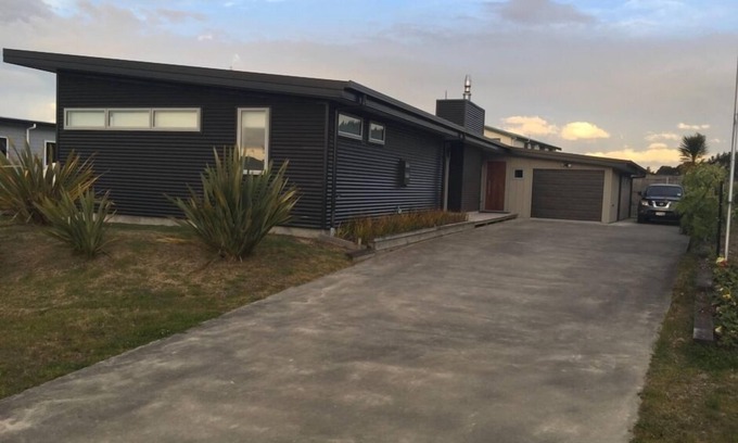 Motuoapa House | Architectural Motuoapa Bach with Pool & Family-Friendly Perks