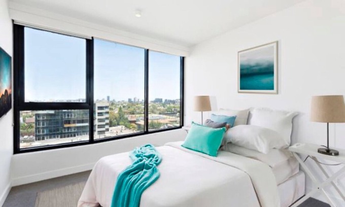 South Yarra Apartment | Scenic Bay Views & Central South Yarra Stay with Spa