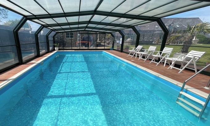 Chwilog House | Idyllic Barn with Heated Pool & Tennis Court Awaits You
