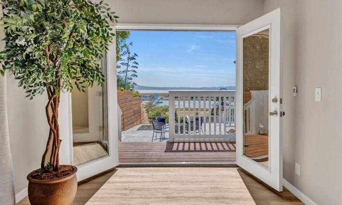 Vallejo House | Scenic Bay Views in Newly Renovated Family Home
