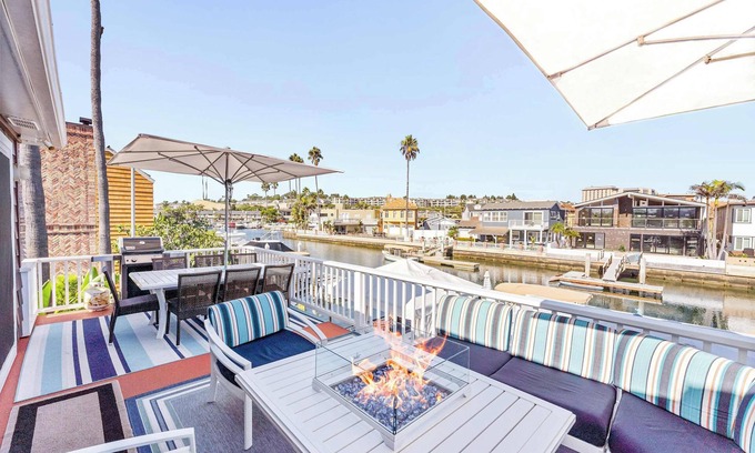 West Newport House | Epic BayVIEW Home with Breathtaking Waterfront Vistas