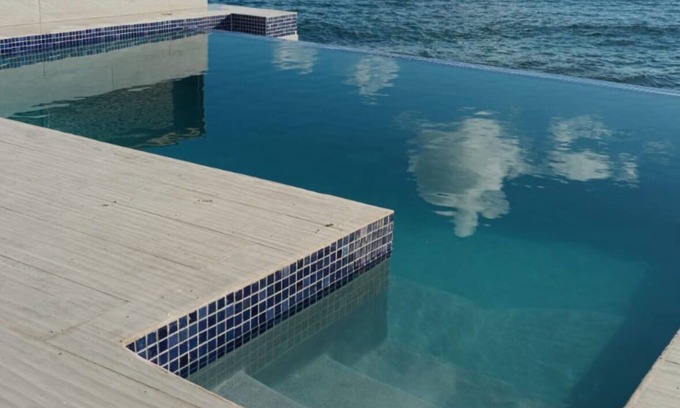 Pelican Key Villa | Beachfront Villa with Infinity Pool - Rated 9.6/10!
