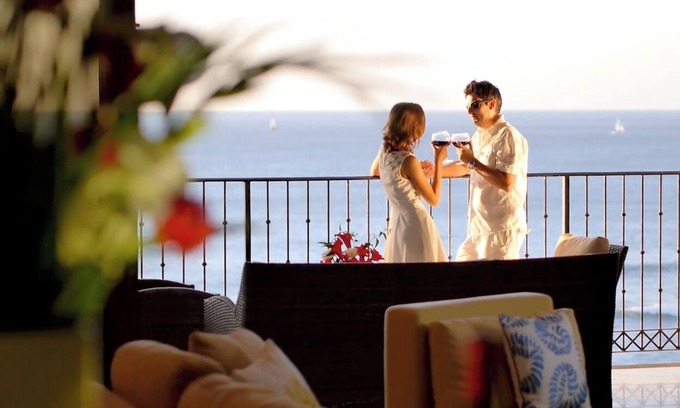 Playa Langosta Condo | Gorgeous Beachfront Penthouse with Oceanview and Jacuzzi