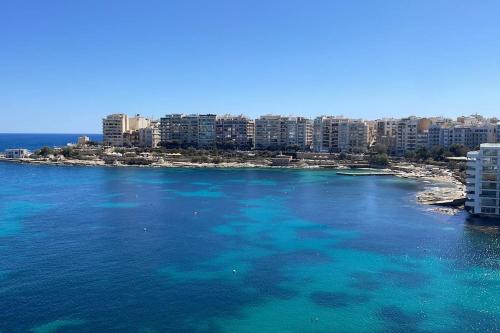 Il-Balluta Apartment | Stunning beachfront apartment in St Julians
