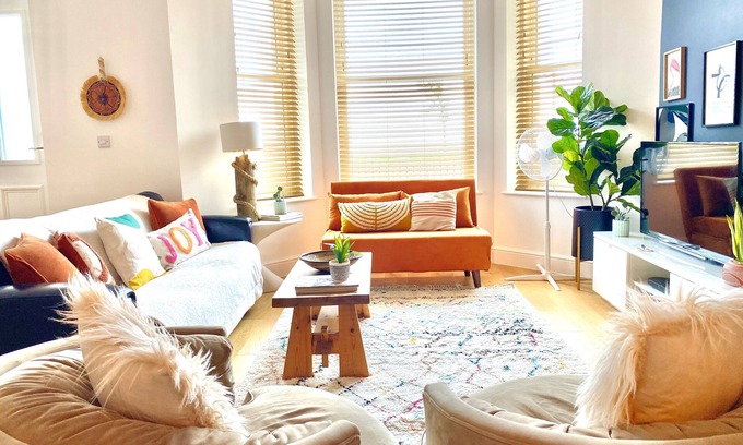 Worthing Apartment | Stunning Beachfront G/F Aptmt + Free Prkg
