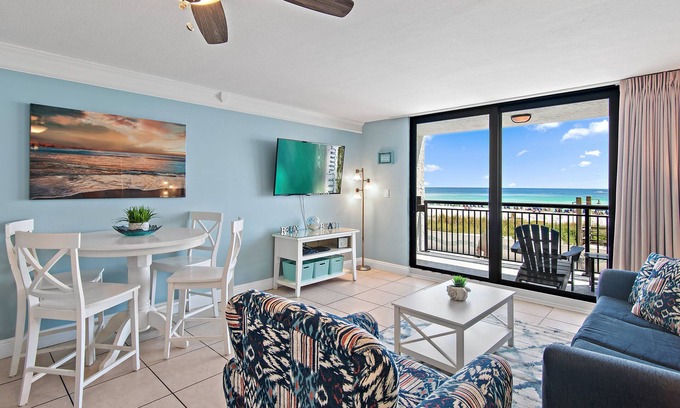 Destin Condo | ⛱️Stunning Beachfront-Indoor Pool and Hot tub-SunDestin 206☀️