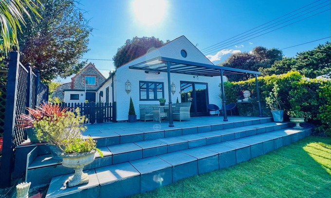 Salthouse Cottage | Beautiful Boutique Cottage with Oceanfront Views & Pool