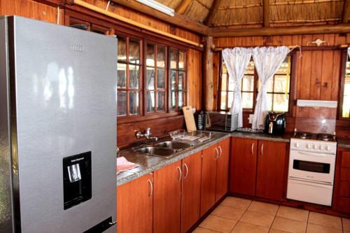 Thulamela Villa | Inviting Chalet with Scenic Dam Views and Pool Access